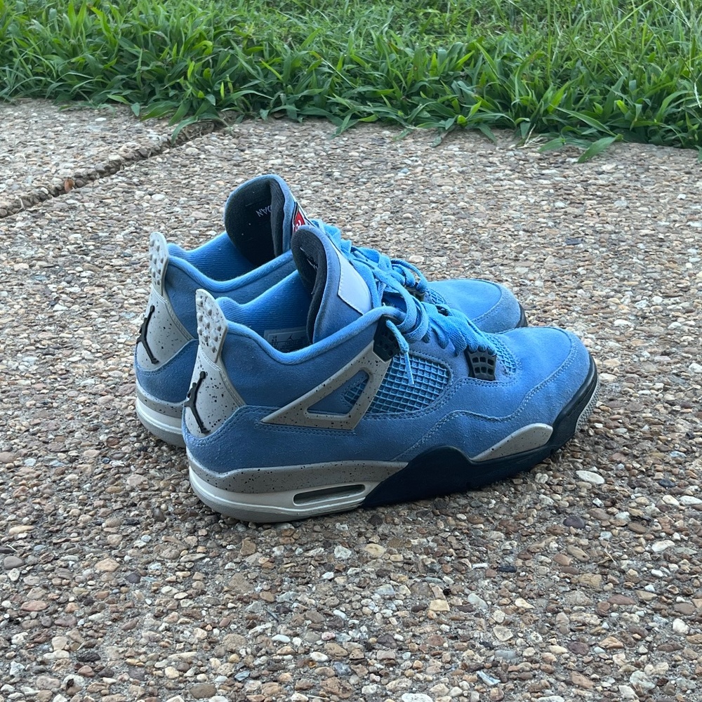 Jordan retro 4 university blue